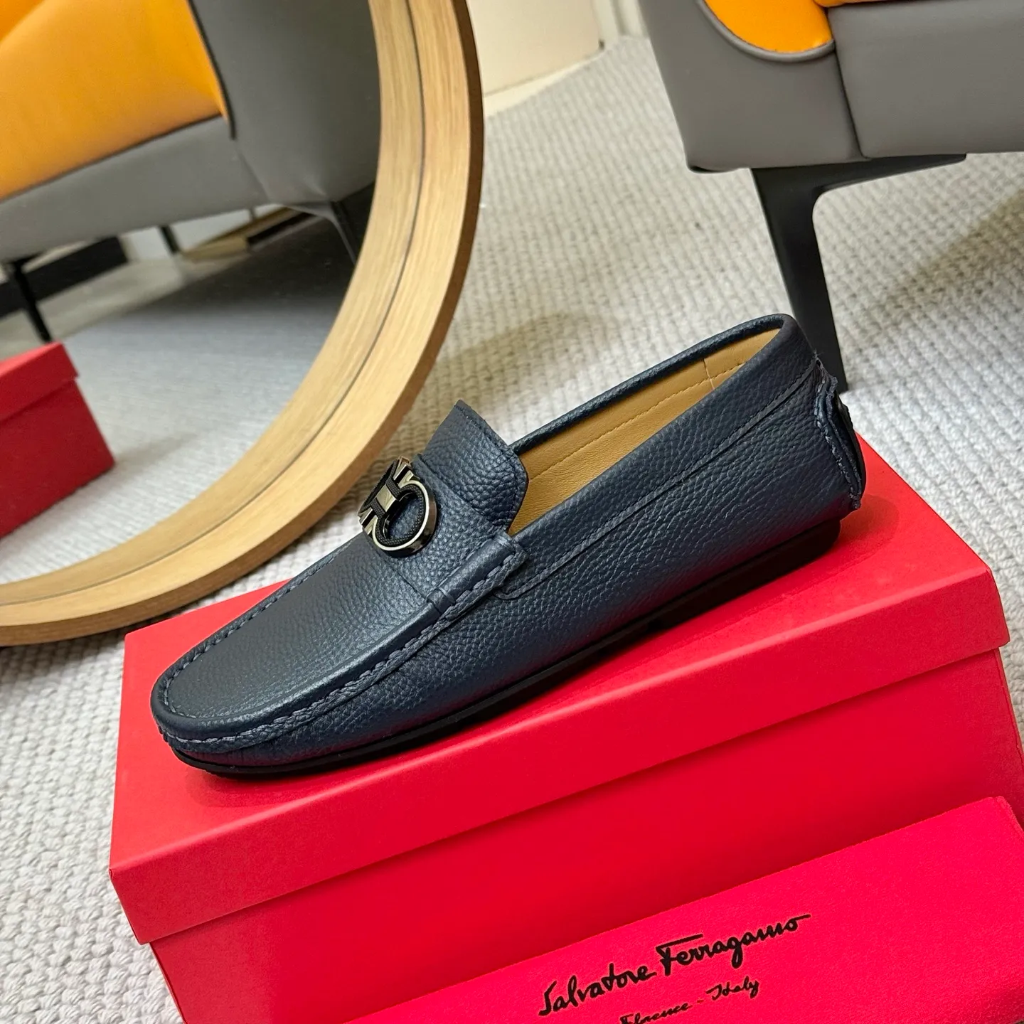 Men's men's shoes 💰420 (Yangli) Ferragamo 〰Ferragamo 2⃣️0⃣️2⃣️5️⃣ New series 👊🏻 Upper 🇮🇹 Italian imported calfskin, original outsole molding. Water-dyed sheepskin lining. The identity of every successful man is set off, and the upper and lower shoes are elegant and stable🚶🏻🚶🏻The high-end custom counter original replica is an eternal classic🔍️Number of codes: 38-46 with counter packaging